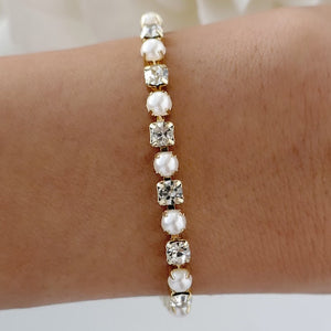 Laura Pearl Bracelet