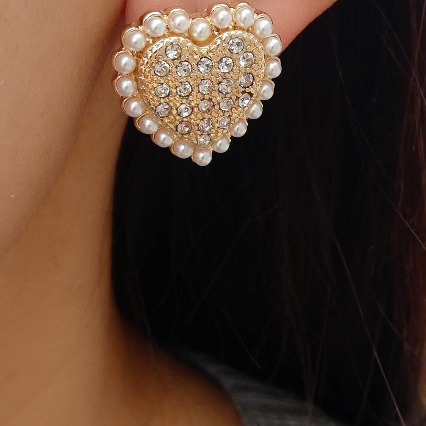 Chia Heart Pearl Earrings