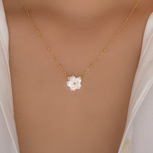 Mila Flower Necklace (White)