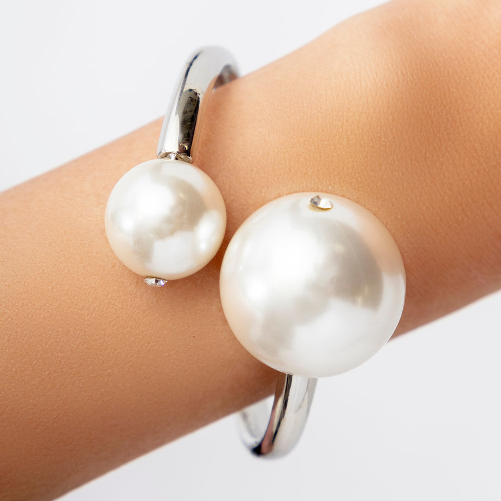 Big Pearl Cuff (Silver)